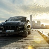 Porsche Cayenne Turbo S: спереди